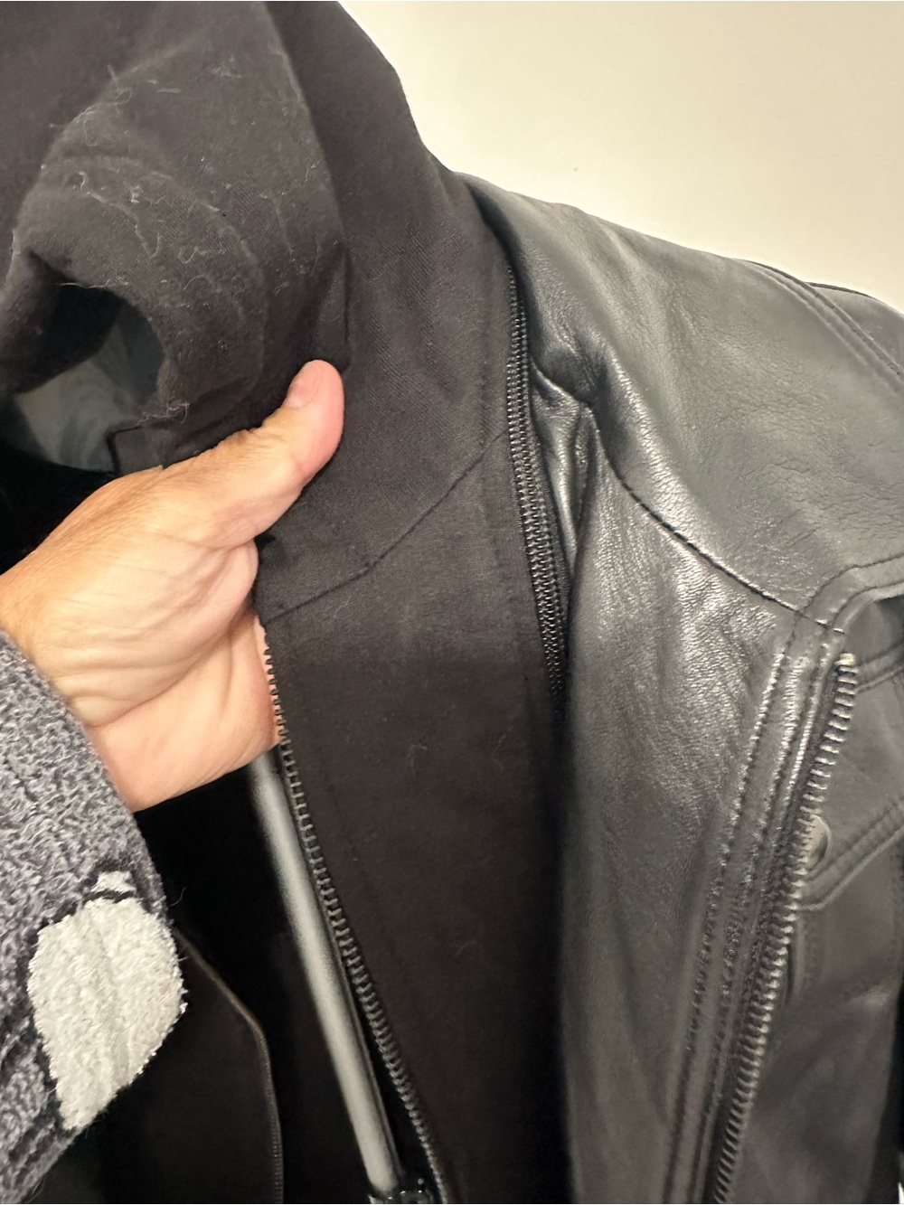 Quince Black Leather Hooded Jacket - Picture 17 of 17